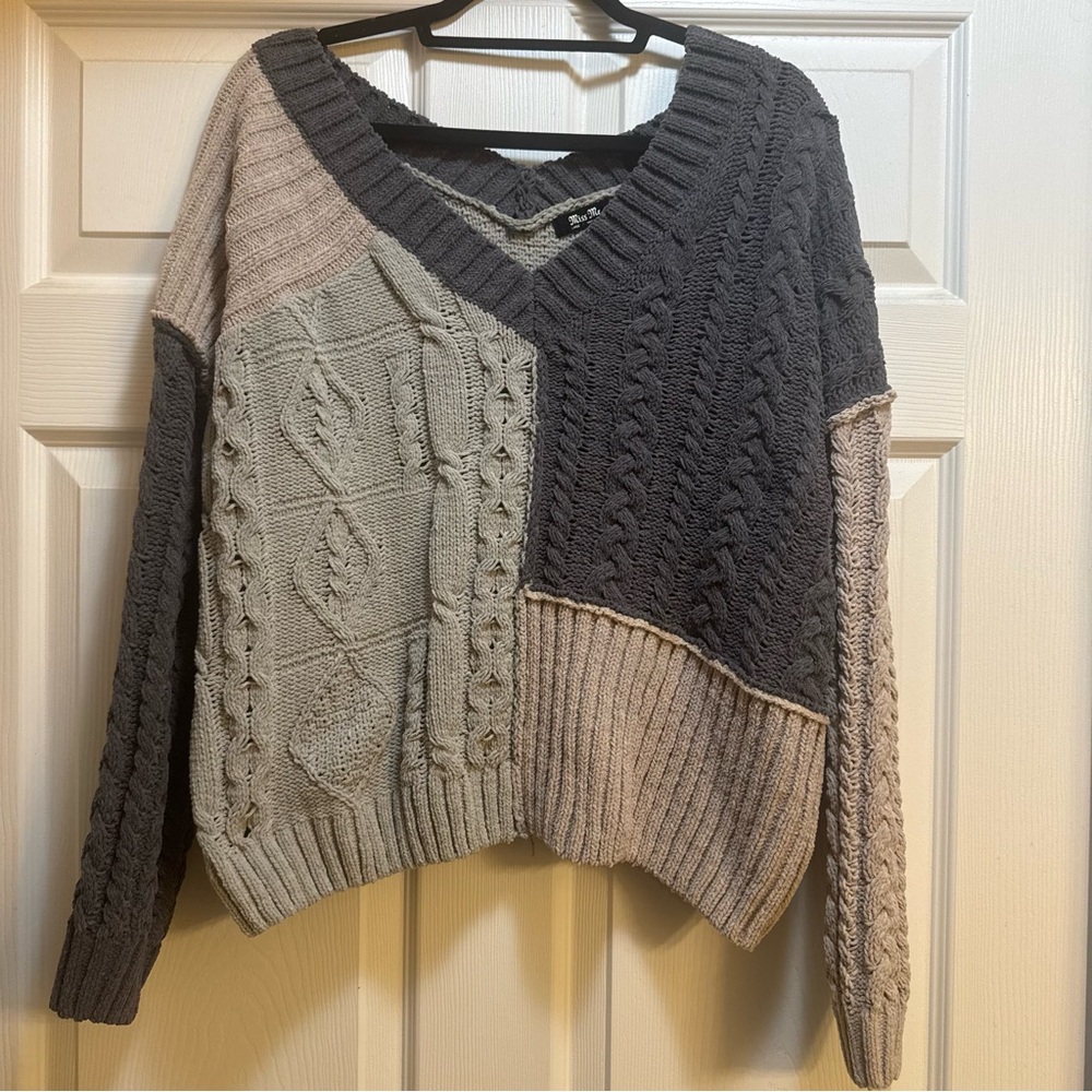 Colorblock Cable Knit V-Neck Sweater - Gray & Cream